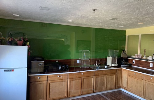 Greensboro Hotel | Budget-Friendly Holiday Lodge with Family Amenities