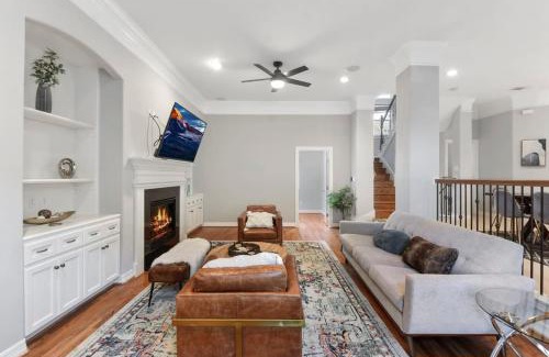 Shady Acres House | Charming Home with Private Pool - Guest Rated 10/10
