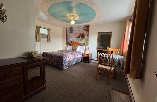 Orillia Hotel | Budget-Friendly Holiday Motel with Breakfast & Family Perks