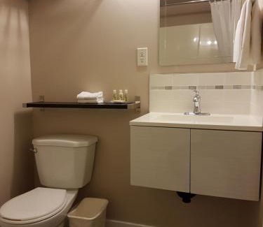 Hope Hotel | Cozy Holiday Motel & RV Resort with Oceanfront Views