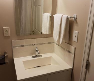 Hope Hotel | Cozy Holiday Motel & RV Resort with Oceanfront Views