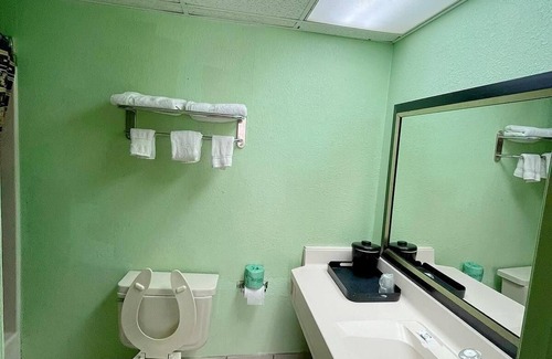 Springhill Hotel | Budget-Friendly Holiday Motel with Family Amenities