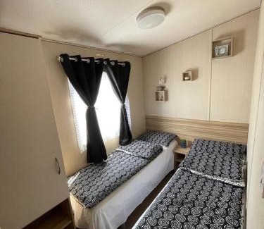Leysdown-on-Sea Resort | Pet-Friendly Holiday Park Caravan Fluffy with Ocean View