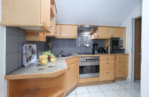 Matzleinsdorf Apartment | Elegant Penthouse Apartment Near Belvedere Palace, Vienna
