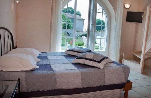 Rioux Bed & Breakfast | Inviting Holiday Rental for 4 with Indoor Pool Access