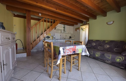 Gouttieres House | Pet-Friendly Holiday Rental in Le Bouchaud with Pool
