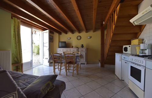 Gouttieres House | Pet-Friendly Holiday Rental in Le Bouchaud with Pool