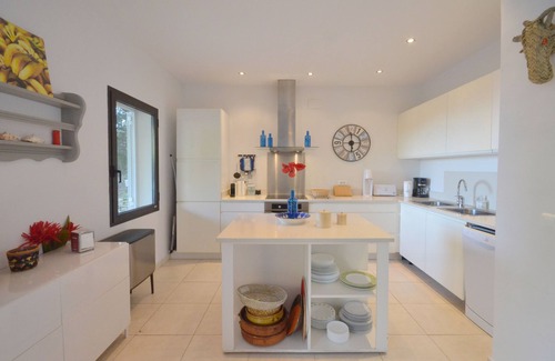 Sa Riera House | Inviting Villa with Pool and Ocean View in Begur
