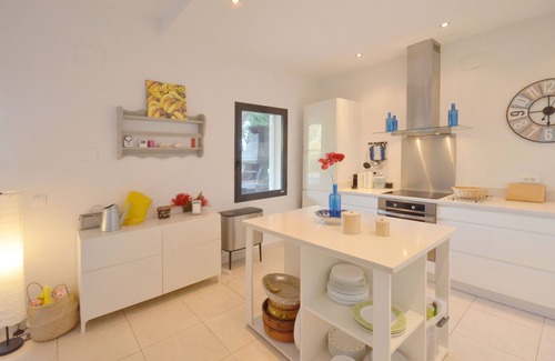 Sa Riera House | Inviting Villa with Pool and Ocean View in Begur