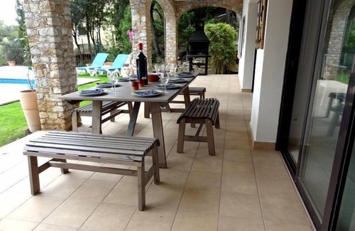 Sa Riera House | Inviting Villa with Pool and Ocean View in Begur