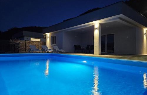 Mostar Villa | Exceptional Holiday Resort Bevel - Oceanfront Paradise
