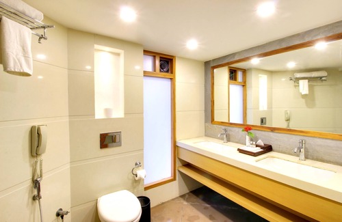 Gandhidham Hotel | Relax at Holiday Resort & Spa - 4-Star Getaway Awaits