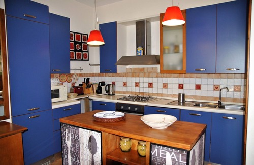 Itri Villa | Inviting Holiday Resort for 10 with Pool and Wifi Access