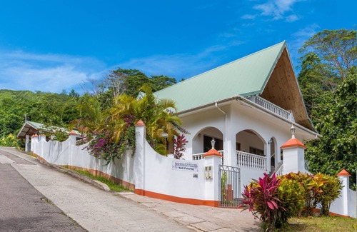 Anse Royale House | Cozy Holiday Retreat - Steps from Beautiful Beaches