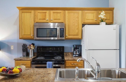 Branson Condo | Holiday Ridge Retreat Duo | Holiday Hills Branson | Golf Resort | Outdoor Pools