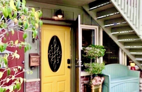 Old Towne Cottage | Pineapple Cottage: Ocean View with Spa & Family Amenities
