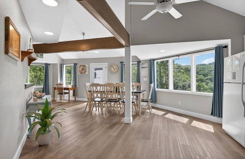 Osage Beach Villa | Holiday Shores 23 - Villa with Pool & Breakfast Included!