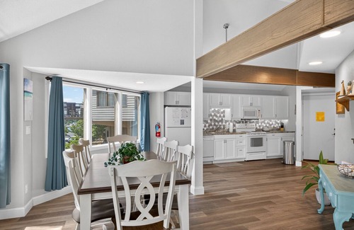 Osage Beach Villa | Holiday Shores 23 - Villa with Pool & Breakfast Included!