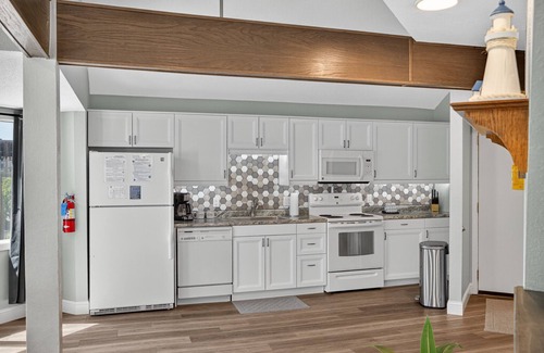 Osage Beach Villa | Holiday Shores 23 - Villa with Pool & Breakfast Included!