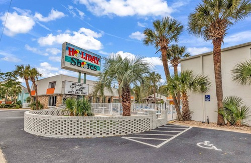 Myrtle Beach Condo | Holiday Shores Queen Suite 213