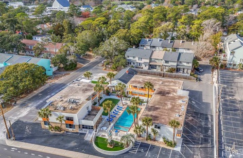 Myrtle Beach Condo | Holiday Shores Queen Suite 213