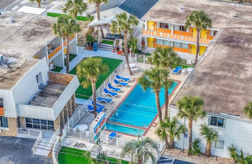 Myrtle Beach Condo | Holiday Shores Queen Suite 213