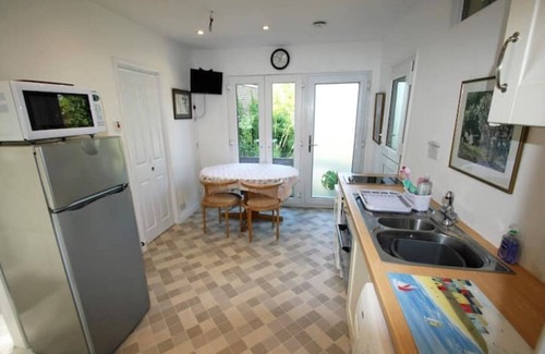 Bidborough Apartment | Top-Rated Holiday Studio Flat with Family-Friendly Amenities