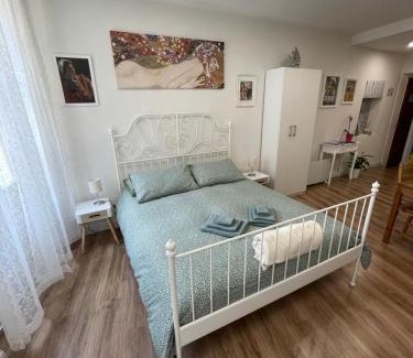 Intra Apartment | Exceptional Holiday Studio in Centro Storico Intra Awaits