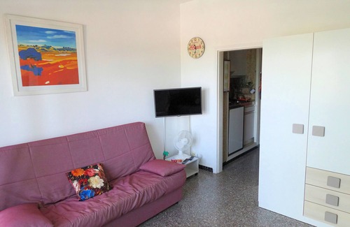 Roses Apartment | Inviting Studio with Pool and Scenic Views in Roses