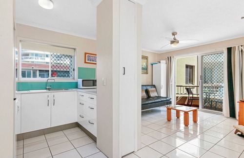 Burleigh Heads Apartment | Convenient Holiday Unit Near Beach with Pool & Kitchen