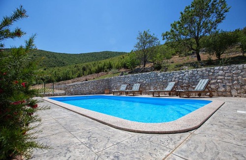 Primorski Dolac Villa | Oceanfront Escape at Holiday Villa Anna - 4 Star Retreat