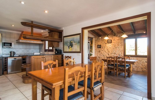 Felanitx Cottage | Inviting Holiday Villa for 10 Near Cala D'Or & Spa Amenities