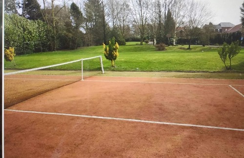 Villers-Outreaux House | Relaxing Villa with Heated Pool & Tennis Court Retreat