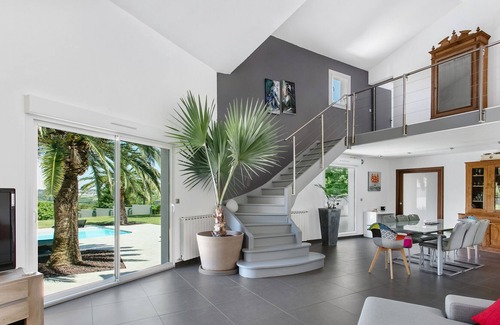 Combaillaux House | Holiday villa in Combaillaux: swimming pool & air conditioning ☀✈