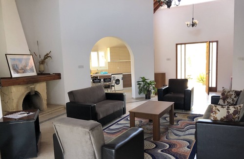 Kyrenia Villa | Relaxing Holiday Villa with Private Pool for 10 Guests