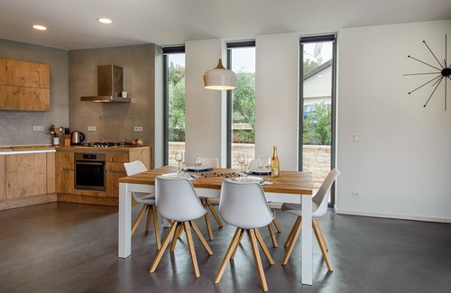 Cove Tri Zala (Zrnovo) Villa | Relaxing Getaway in Modern Bungalow with Pool and Ocean View