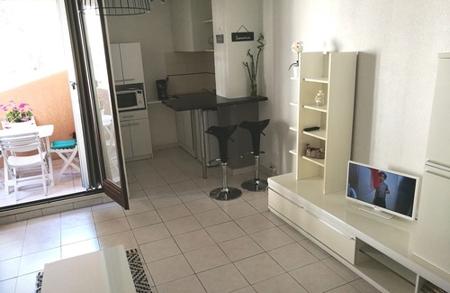 Frejus Apartment | Ideal Getaway in Fréjus: Newly Renovated F1 with Pool