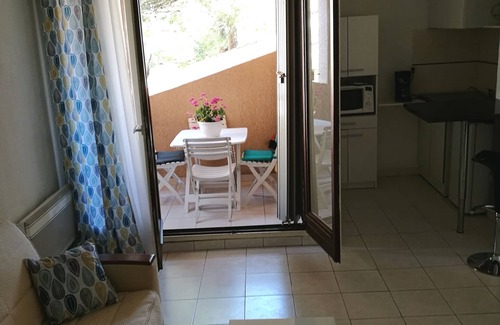 Frejus Apartment | Ideal Getaway in Fréjus: Newly Renovated F1 with Pool
