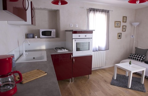 Sarrians Cottage | Experience Holidays in Provence: Pool, Breakfast & More!