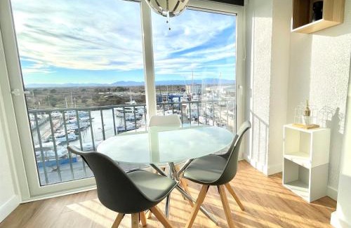 Santa Margarida Apartment | Elegant Holidays Penthouse with Ocean Views and Free Parking