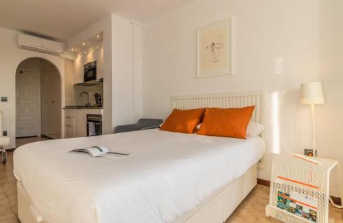 Santa Margarida Apartment | Elegant Holidays Penthouse with Ocean Views and Free Parking