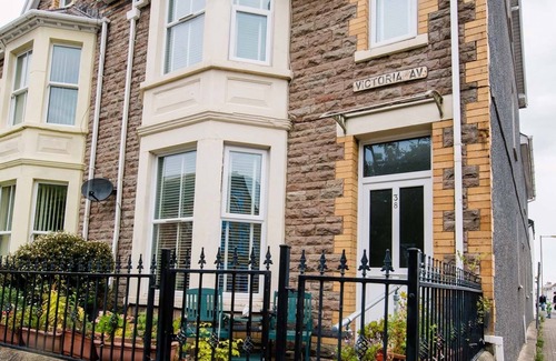 Porthcawl Apartment | Ideal Getaway for Golf, Surfing & Family Fun by the Sea