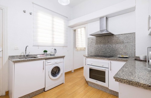 Ensanche Centro Apartment | Relax at Holidays2Malaga Heredia with Oceanfront Terrace