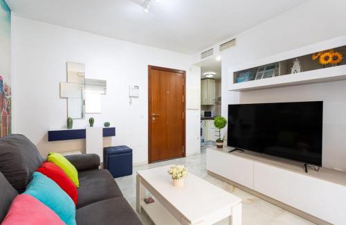 Plaza de Toros Vieja Apartment | Oceanfront Retreat at Holidays2Malaga with High-Speed Wifi