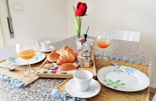 Tortoreto Lido Apartment | HoliHome_Niña: Guest Rated 9.8, Steps from the Beach