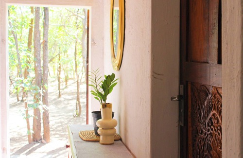 Livingstone House | Tranquil Holistic Hive Retreat with Pool and Pet-Friendly Rooms