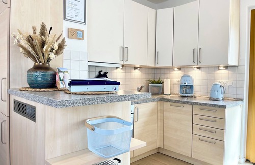 Alt Reddevitz Apartment | Relax at Holla the Bodden Fairy: Oceanfront Getaway with Pets