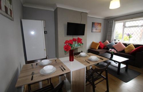 Chesterfield House | Inviting Holland House: Family-Friendly Getaway Awaits