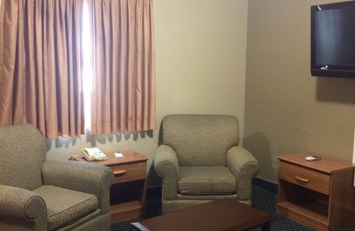 Taft Hotel | Guest Rated Holland Inn and Suites with Kitchen & Breakfast