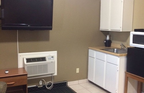 Taft Hotel | Guest Rated Holland Inn and Suites with Kitchen & Breakfast